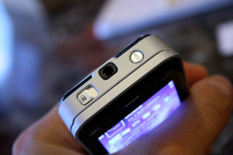 Illustration for article titled Hands On the Nokia N81 (Verdict: Really Loud Music Phone)